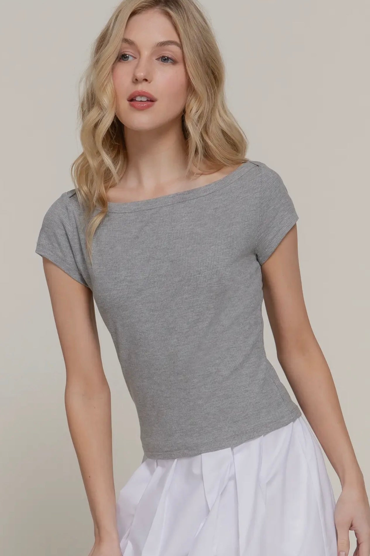 GRAY RIBBED CAP SLEEVE TOP