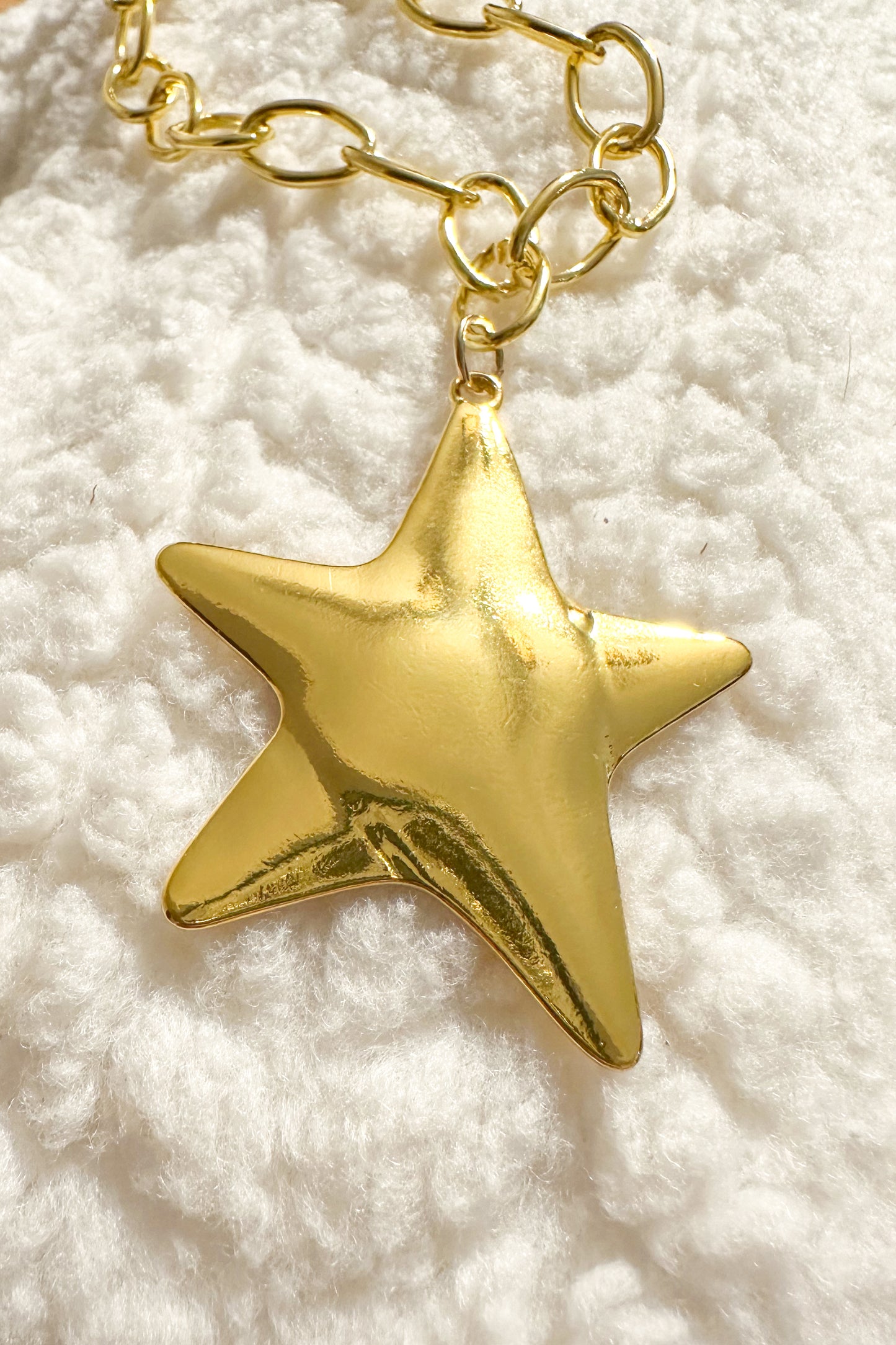 GOLD STAR PENDANT NECKLACE