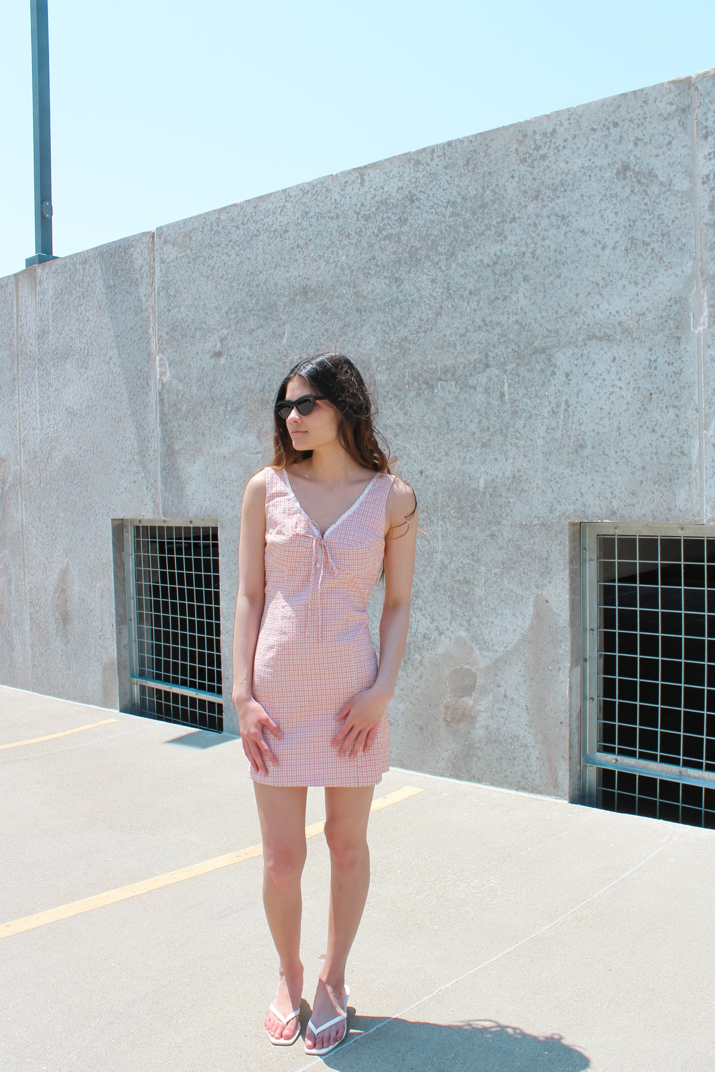 LACE TRIM DETAIL V-NECK FRONT TIE SLEEVELESS DRESS
