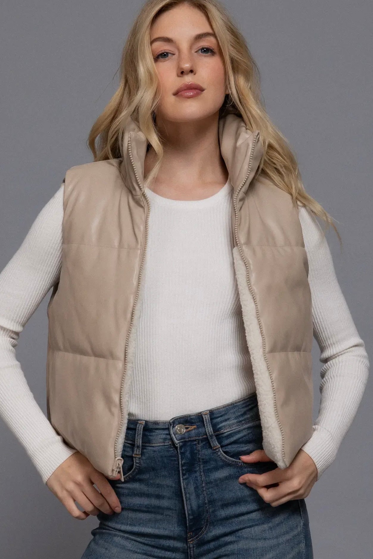 REVERSIBLE CREAM SHERPA VEST