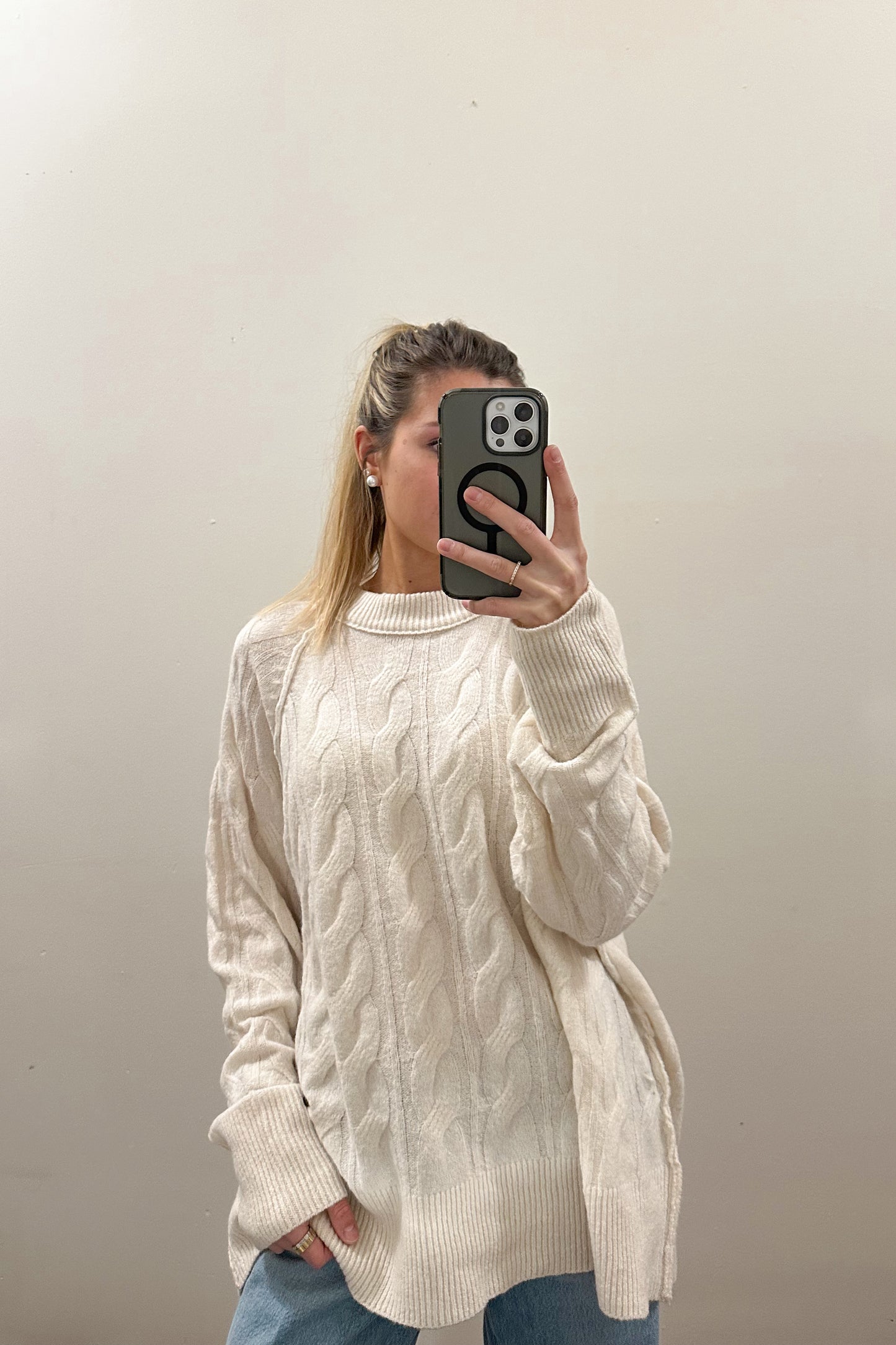 “CREAM” OVERSIZED PULLOVER SWEATER