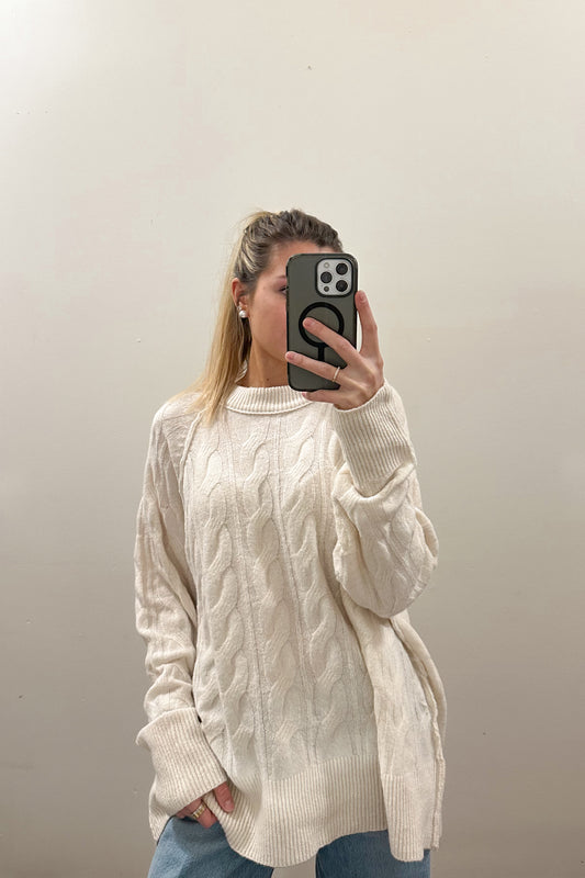 “CREAM” OVERSIZED PULLOVER SWEATER