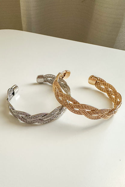 METALLIC TWIST CUFF BRACELET