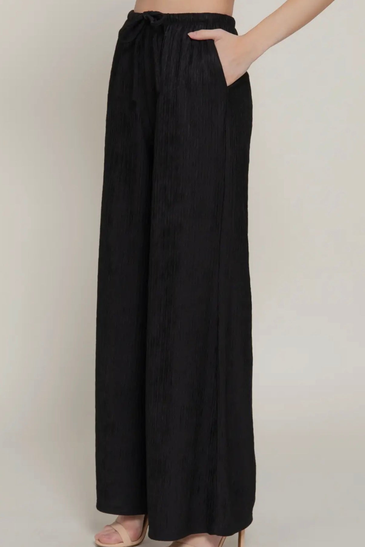 BLACK CRINKLE KNIT PANTS