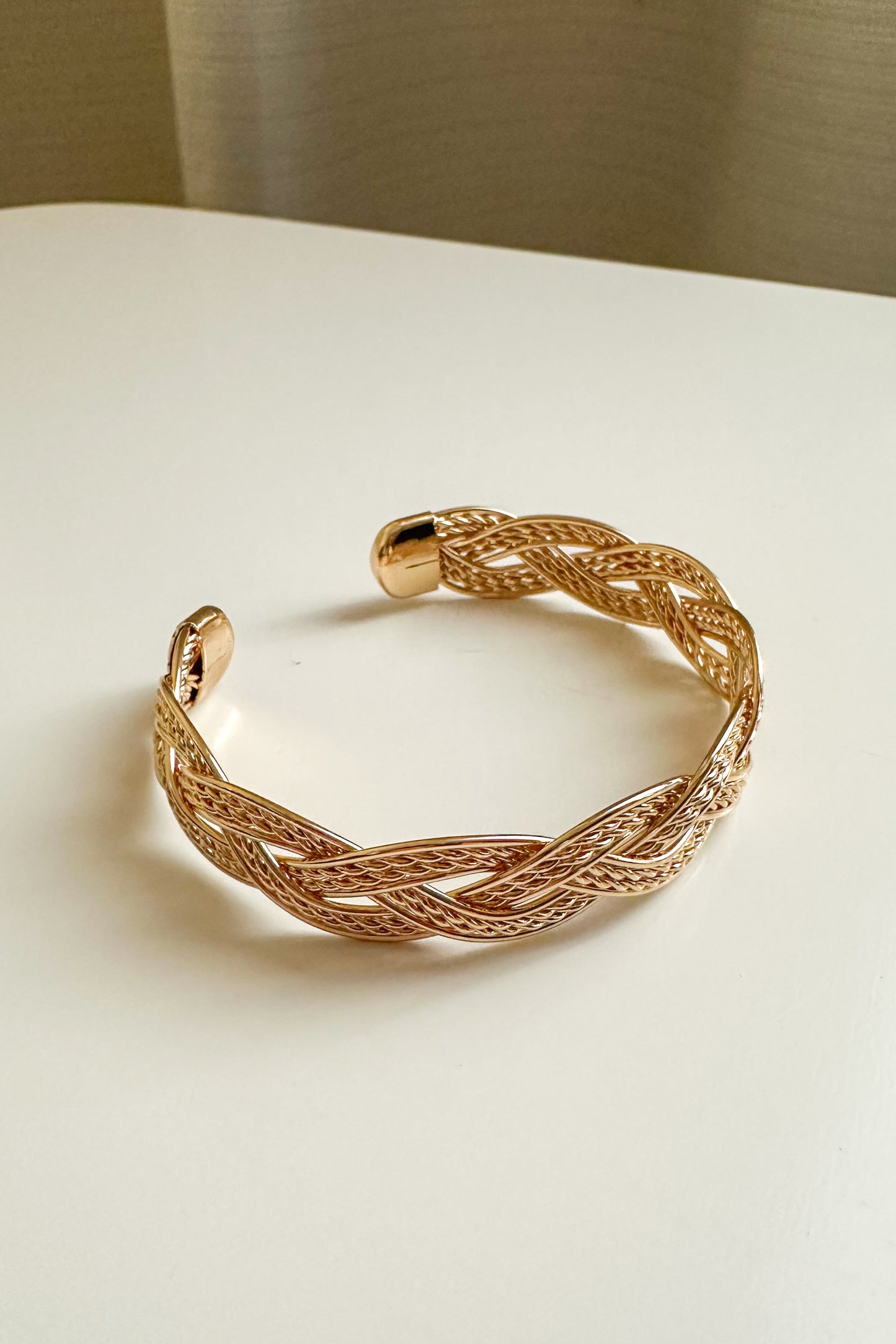 METALLIC TWIST CUFF BRACELET