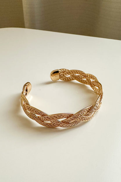 METALLIC TWIST CUFF BRACELET