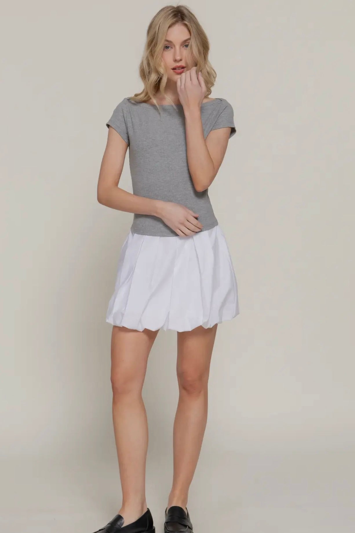 GRAY RIBBED CAP SLEEVE TOP