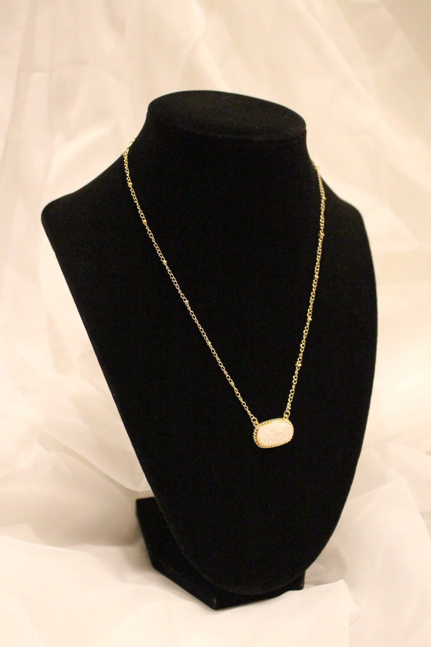 OVAL STONE NECKLACE