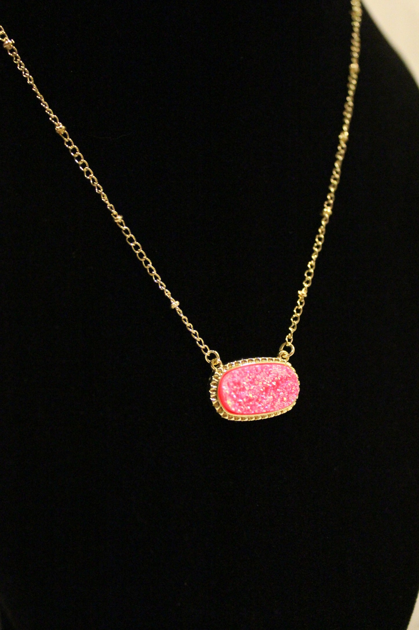 OVAL STONE NECKLACE