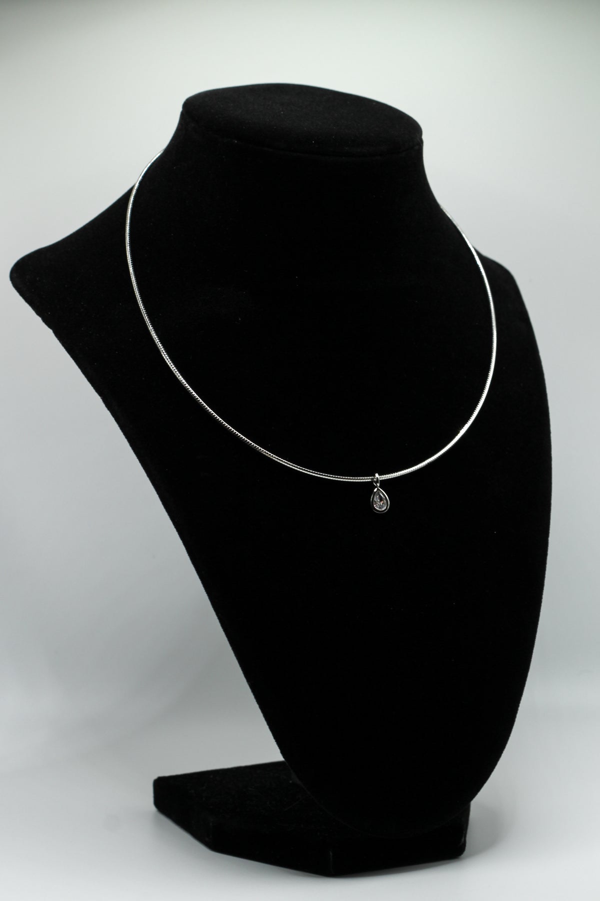 SILVER PEAR BEZEL WIRE NECKLACE