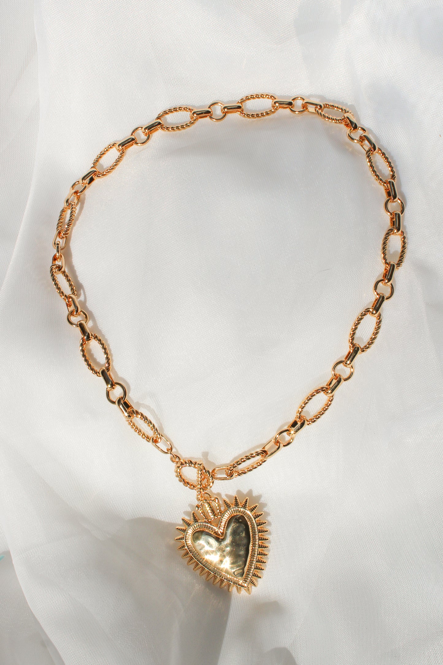 CHUNKY HEART PENDANT NECKLACE