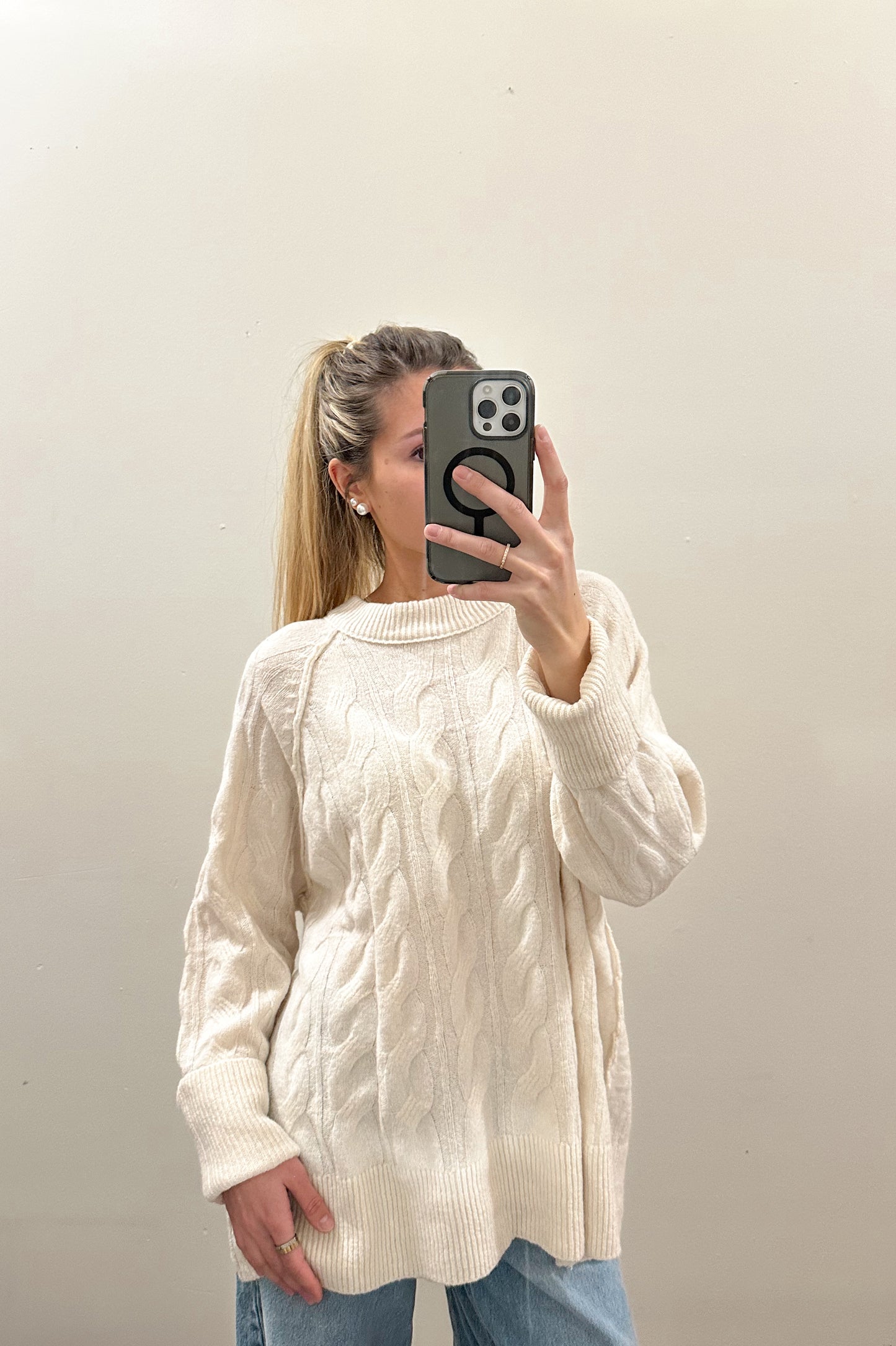“CREAM” OVERSIZED PULLOVER SWEATER
