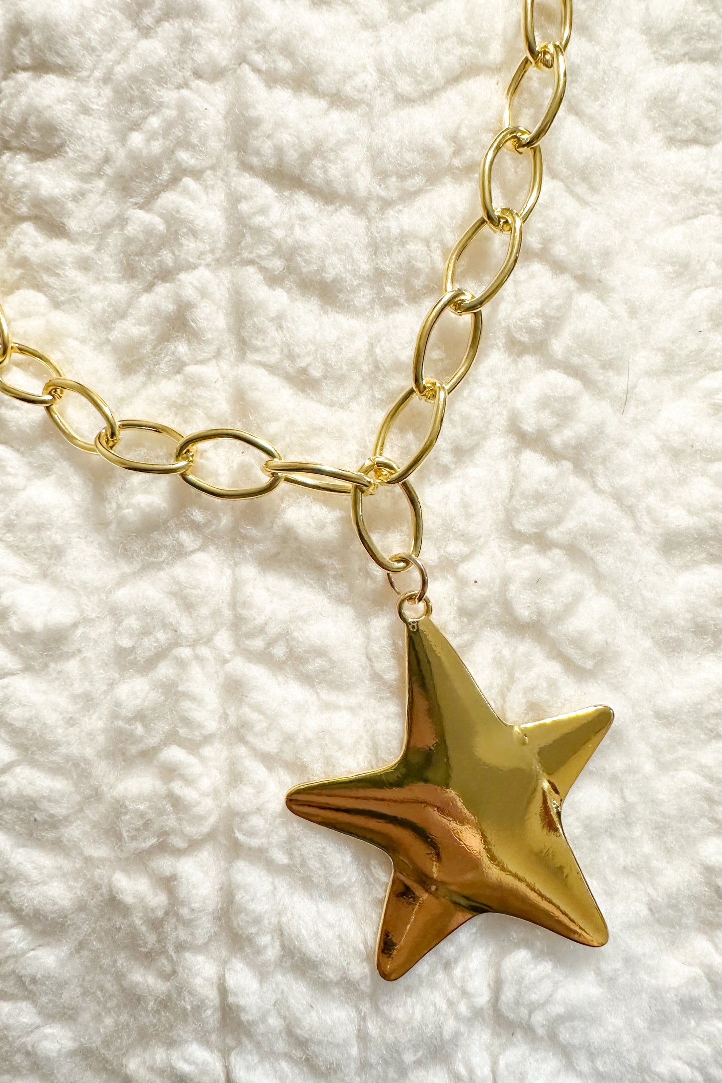 GOLD STAR PENDANT NECKLACE
