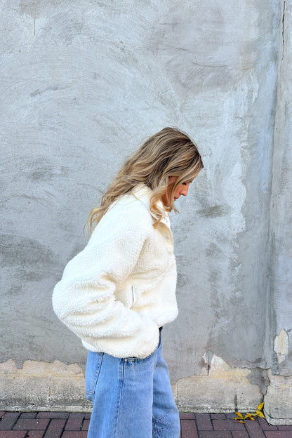 CROPPED SHERPA HALF SNAP WITH POCKETS