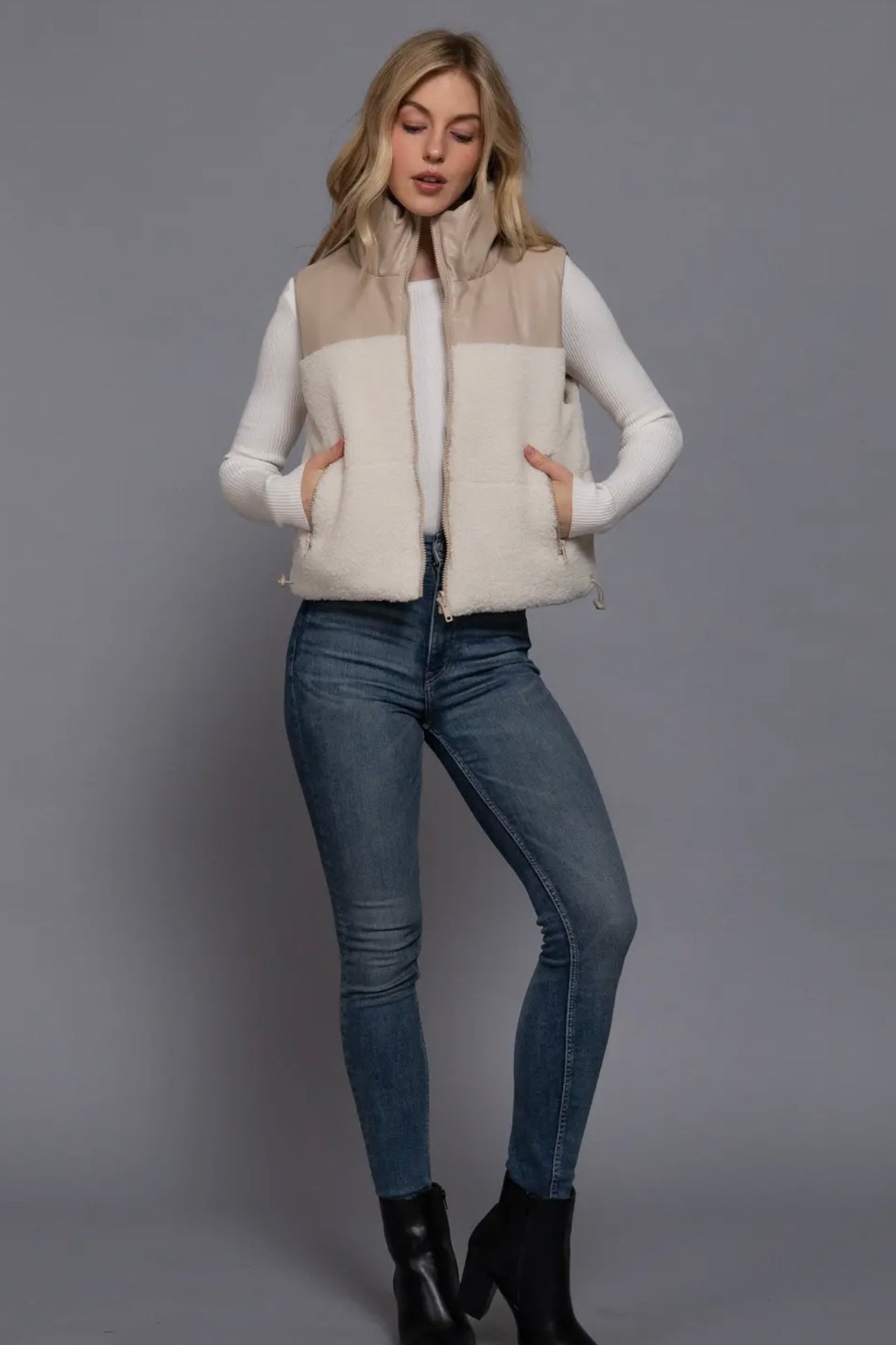 REVERSIBLE CREAM SHERPA VEST
