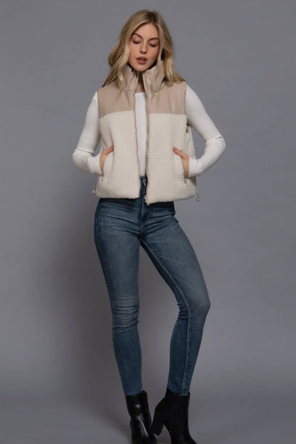 REVERSIBLE CREAM SHERPA VEST