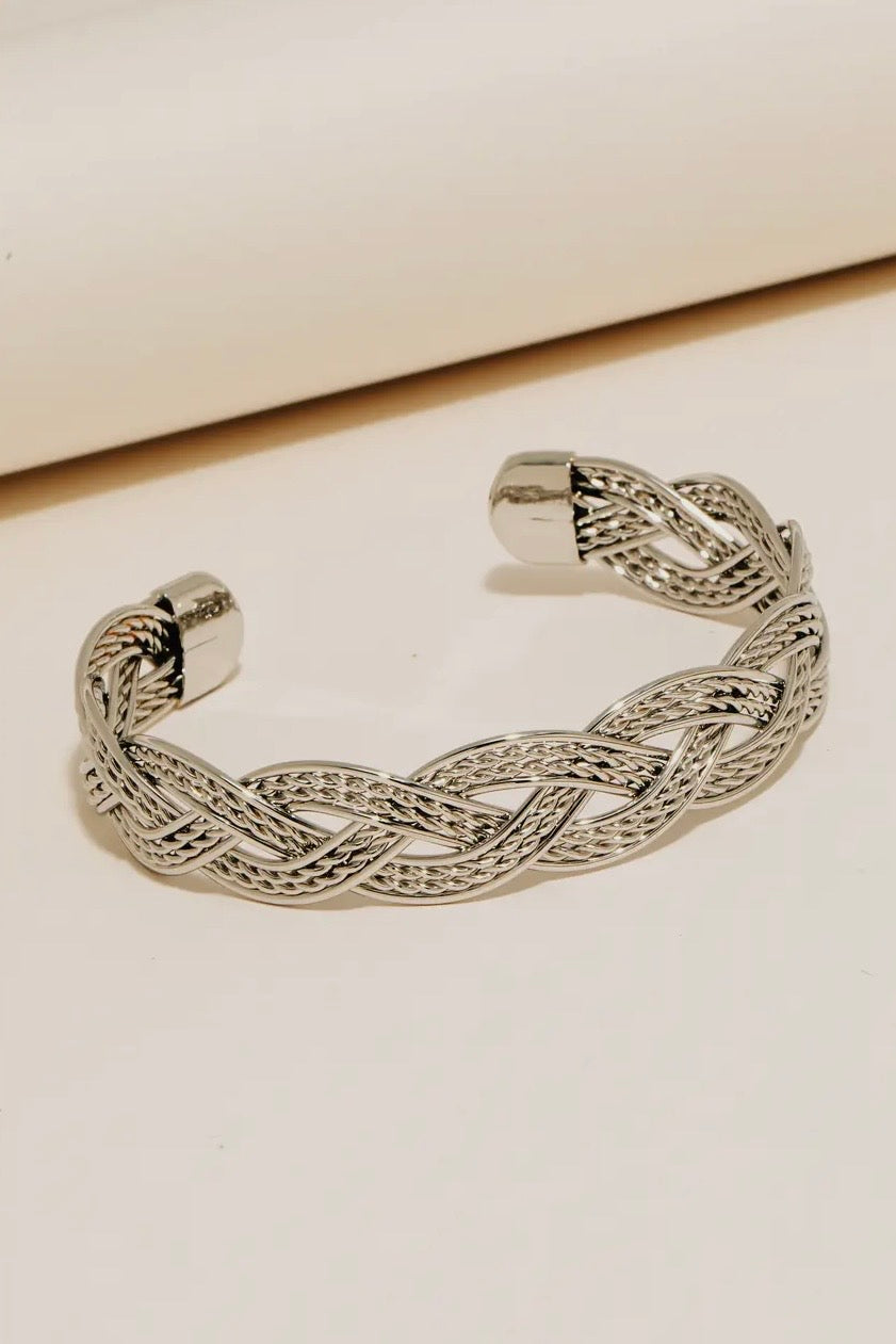 *PREORDER* METALLIC TWIST CUFF BRACELET