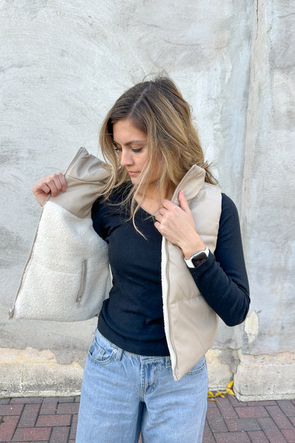 REVERSIBLE CREAM SHERPA VEST