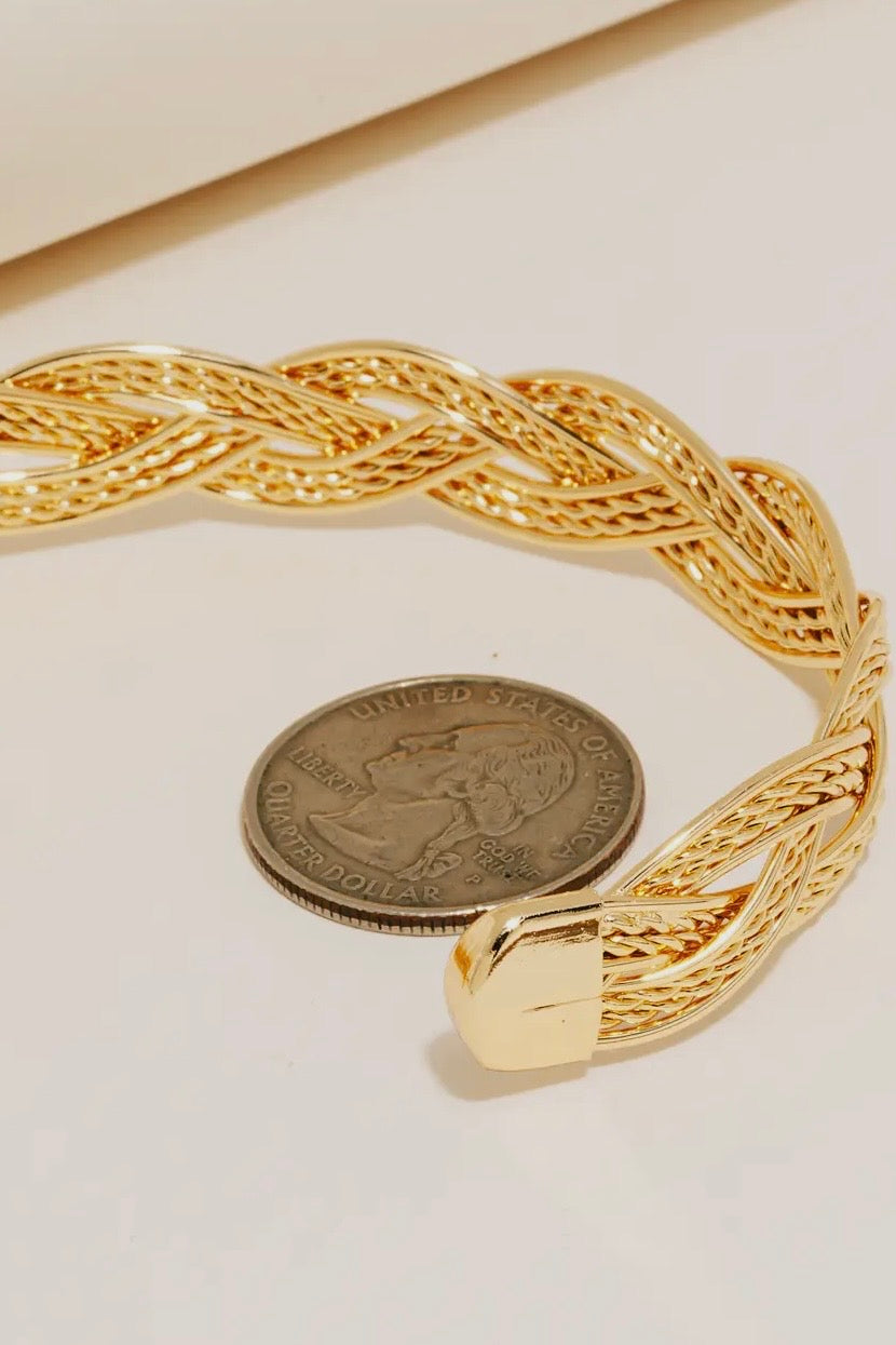 *PREORDER* METALLIC TWIST CUFF BRACELET
