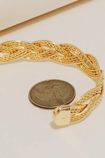 *PREORDER* METALLIC TWIST CUFF BRACELET