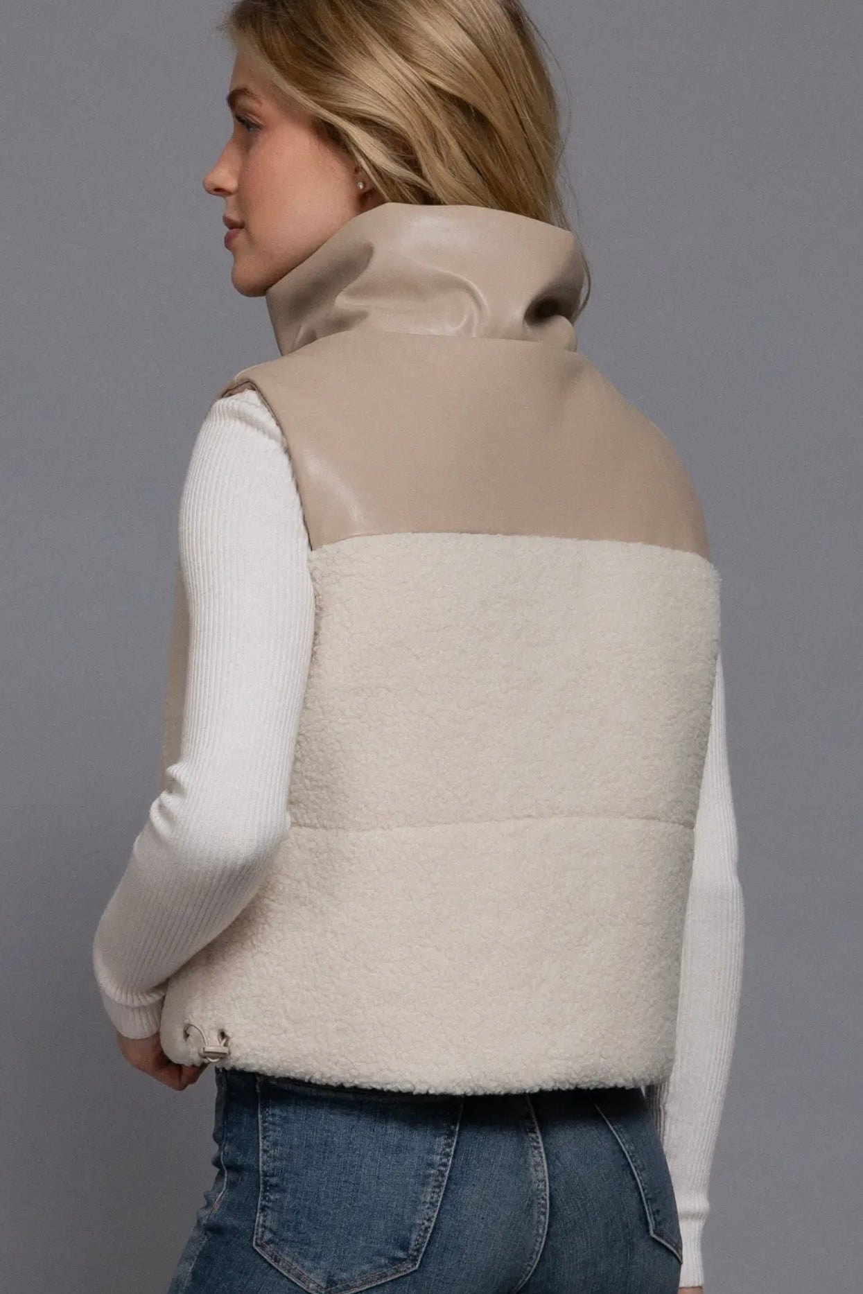 REVERSIBLE CREAM SHERPA VEST
