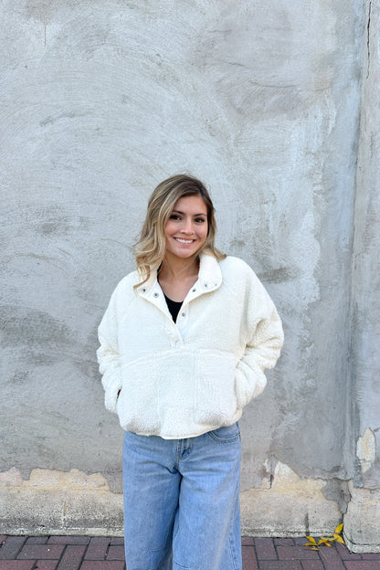 CROPPED SHERPA HALF SNAP WITH POCKETS
