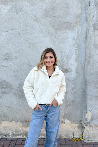 CROPPED SHERPA HALF SNAP WITH POCKETS