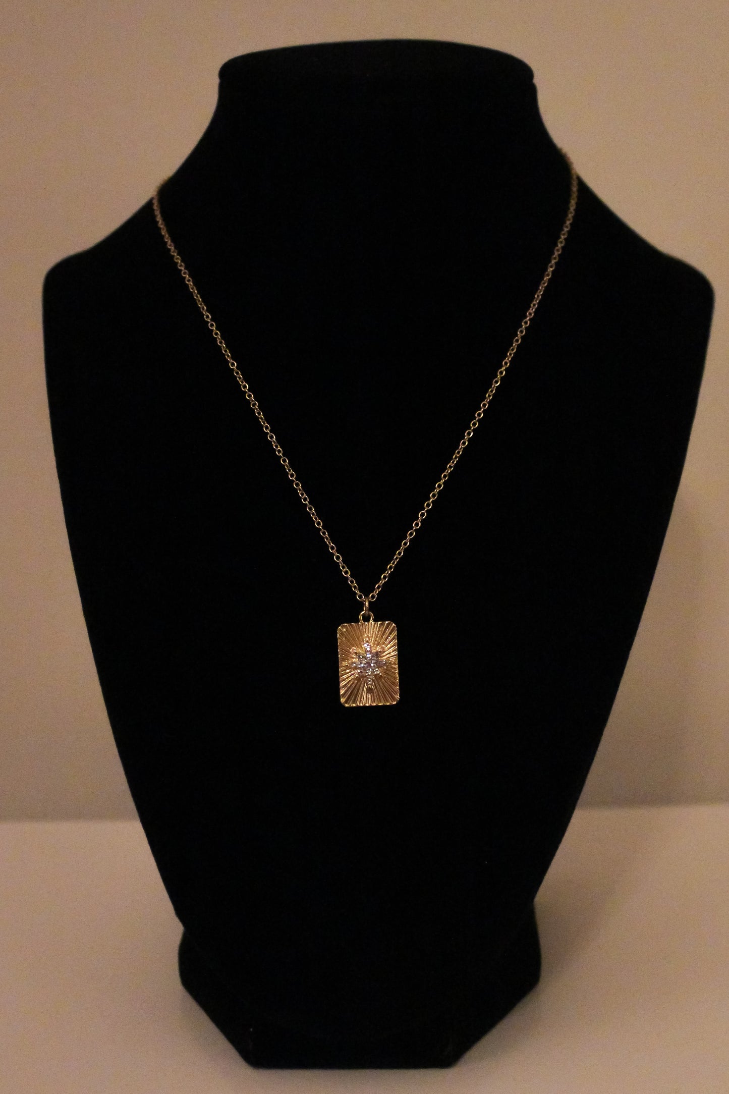 GOLD STAR PENDANT NECKLACE