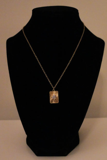 GOLD STAR PENDANT NECKLACE