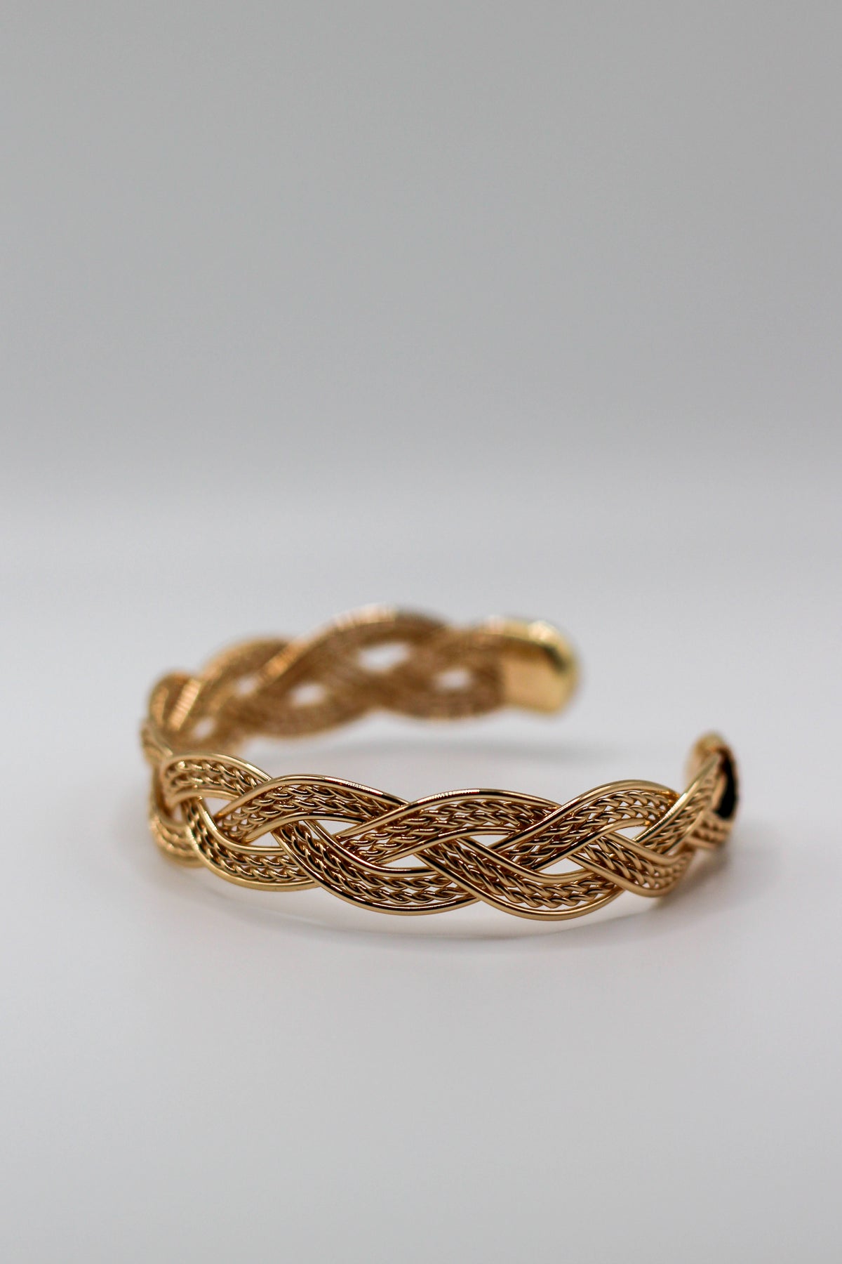 GOLD TWIST CUFF BRACELET
