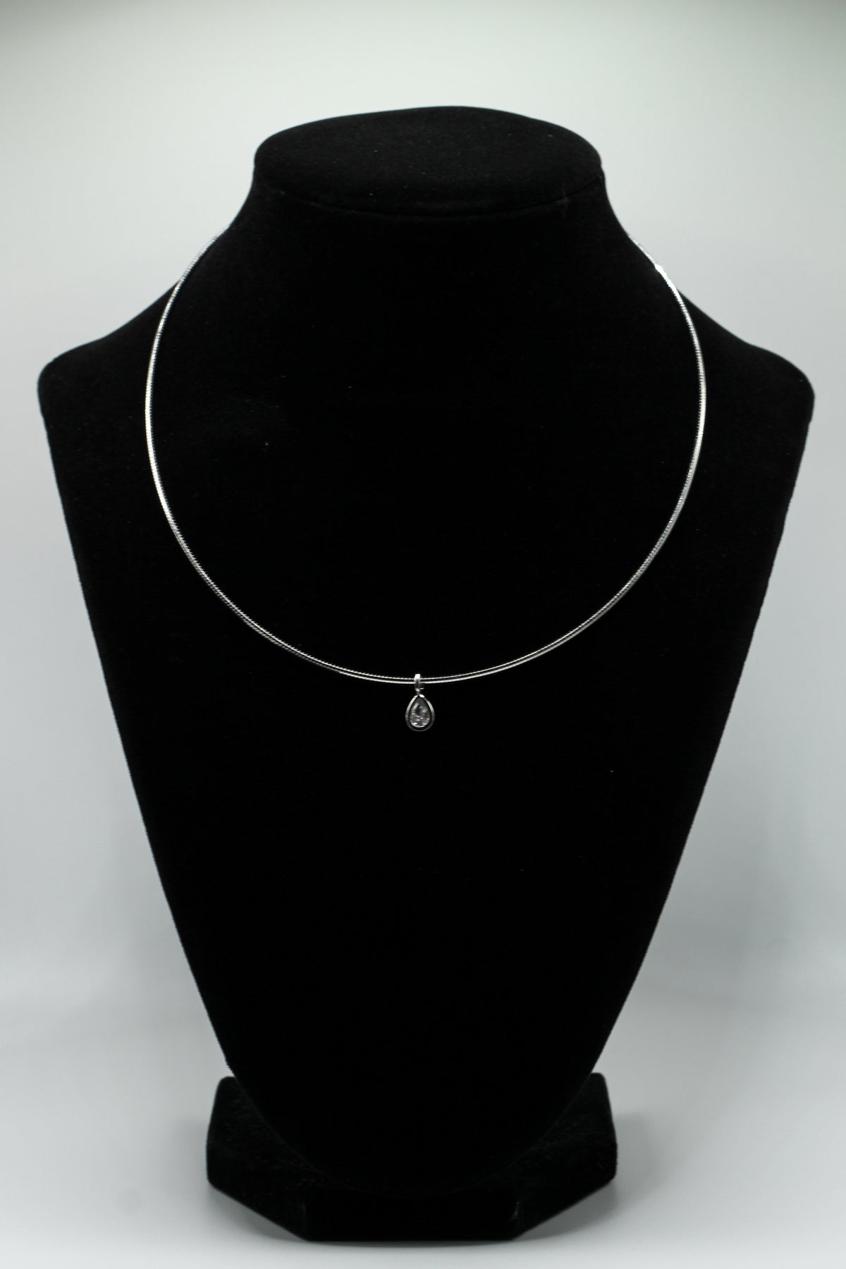 SILVER PEAR BEZEL WIRE NECKLACE