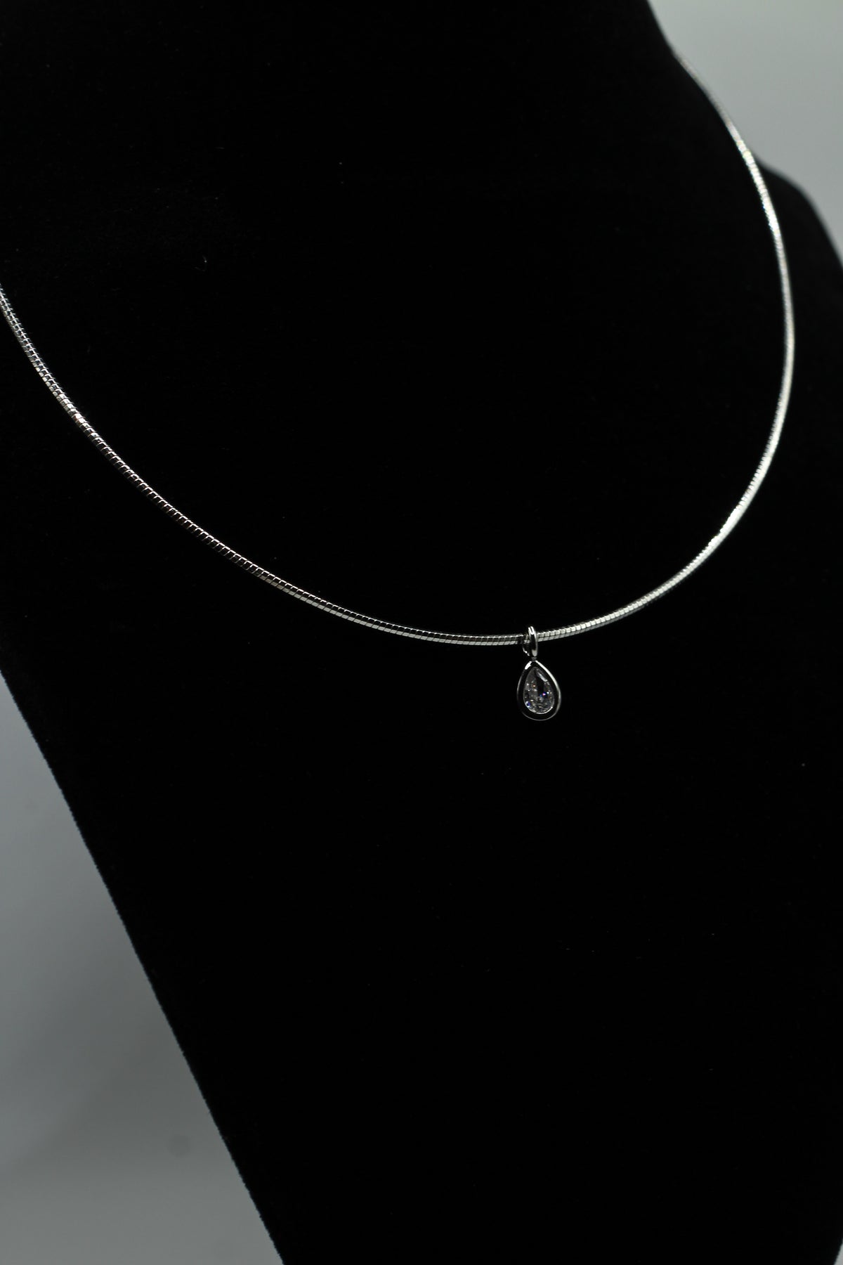 SILVER PEAR BEZEL WIRE NECKLACE